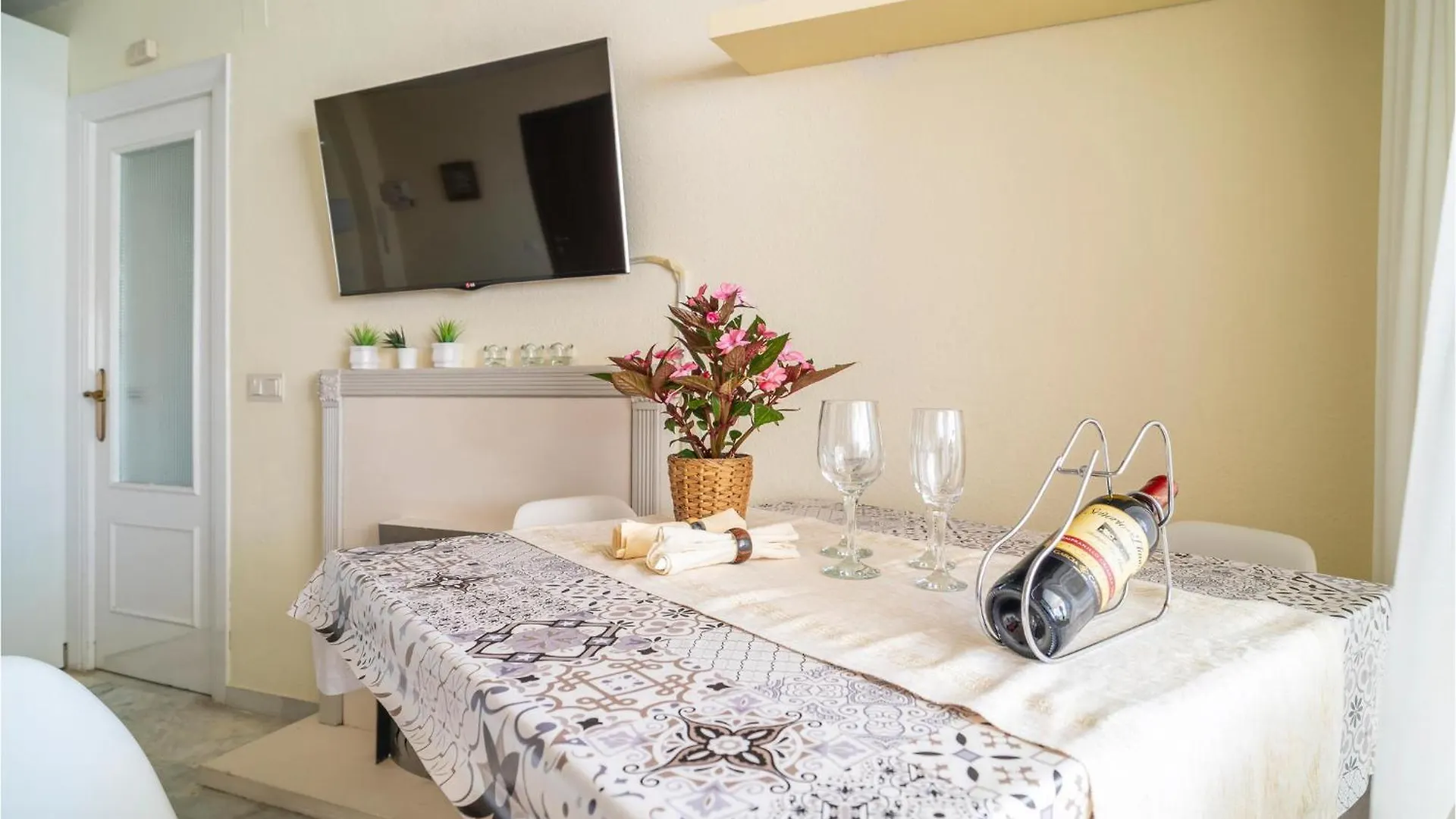Stunning Apartment In Benalmádena 0*,  Spanien