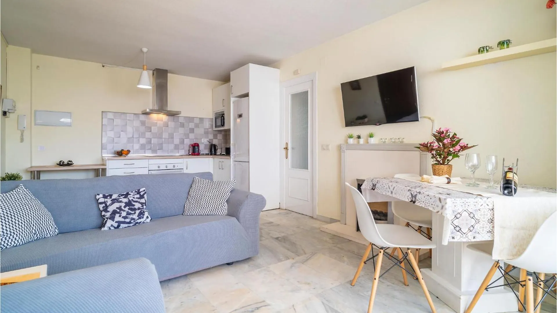 Stunning Apartment In Benalmádena Spagna